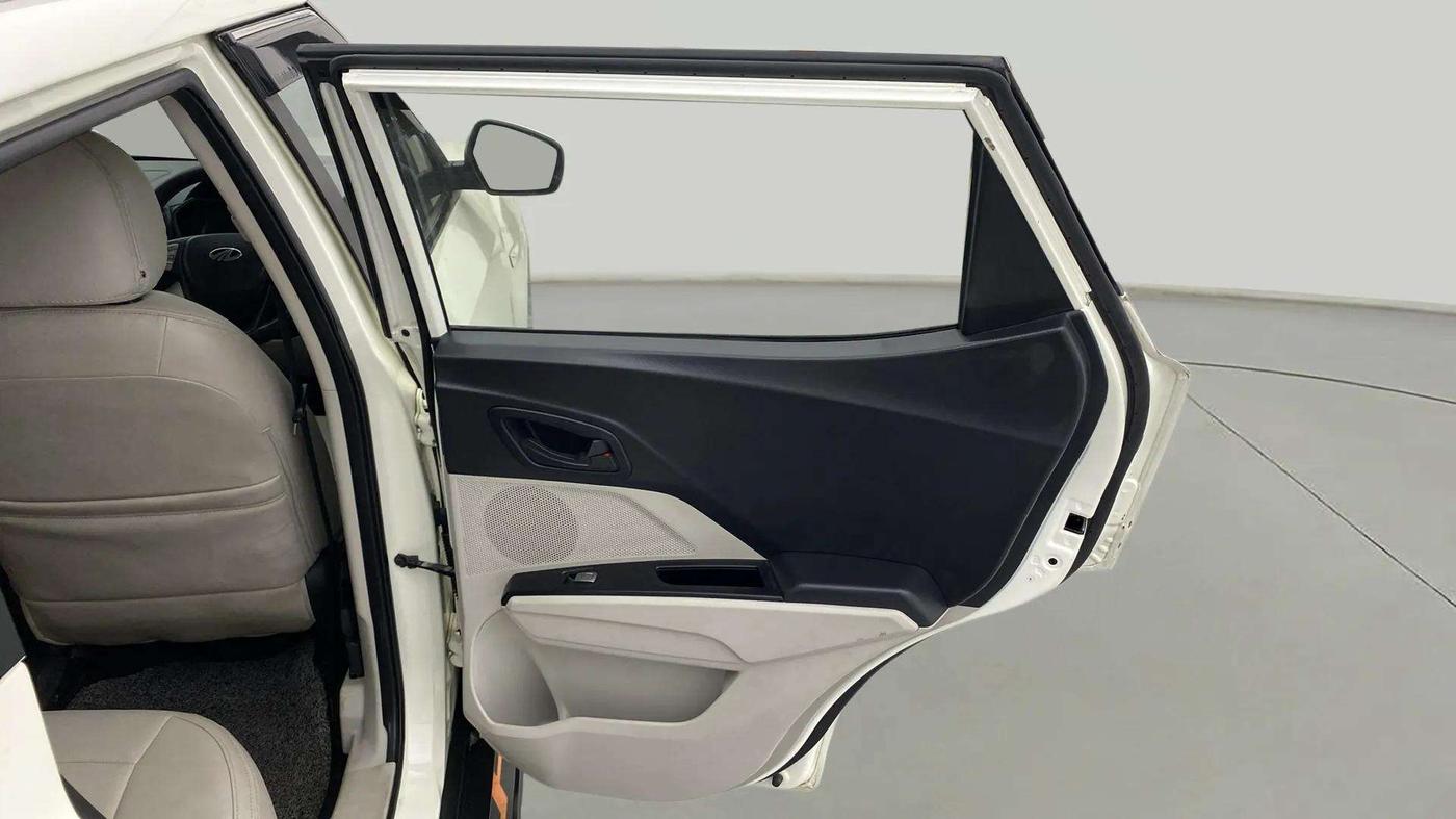 2021 Mahindra XUV300 W6 1.2 PETROL AMT, Petrol, Automatic, 41,770 km, RHS Rear Door