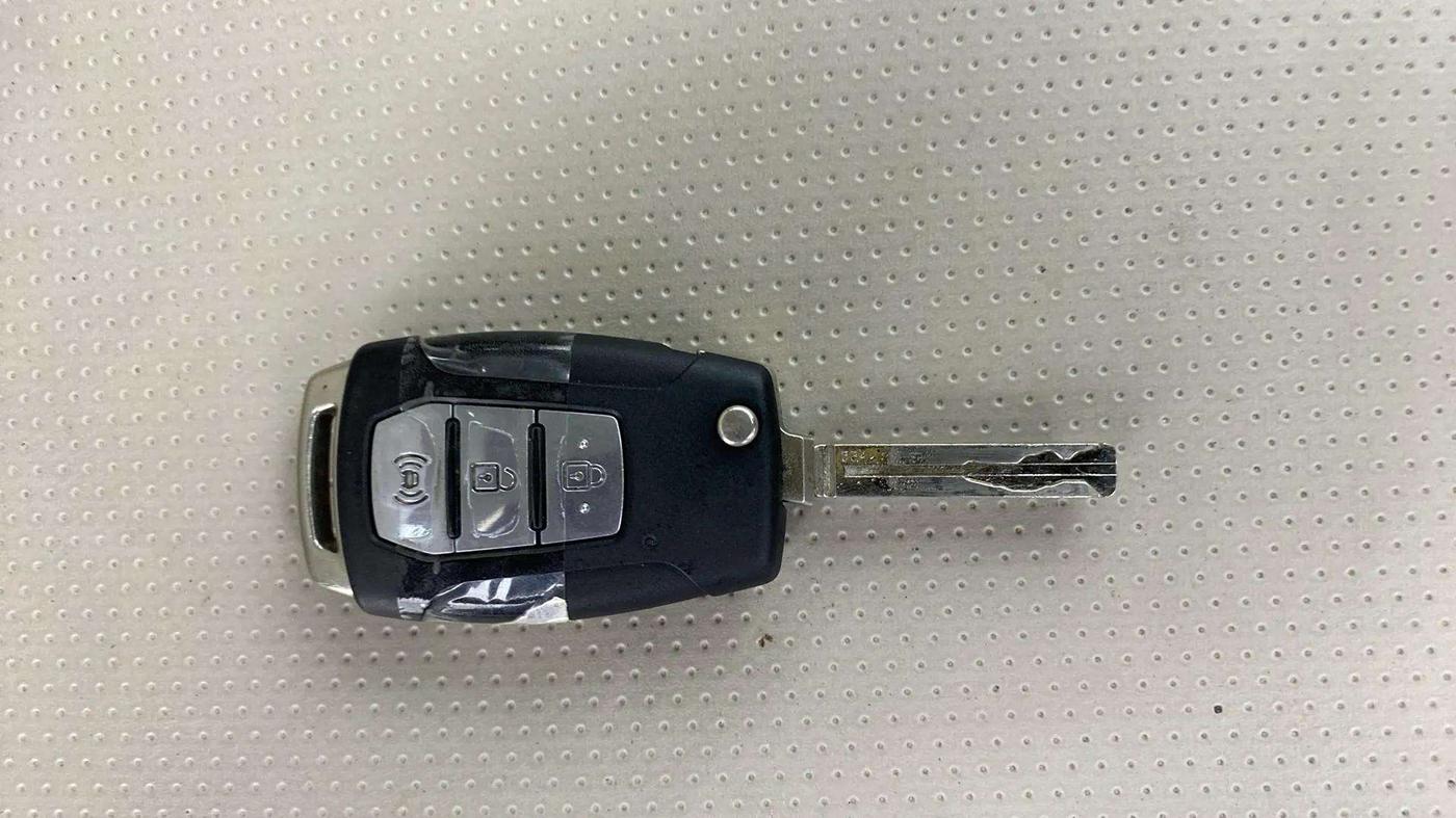 2021 Mahindra XUV300 W6 1.2 PETROL AMT, Petrol, Automatic, 41,770 km, Key Close Up