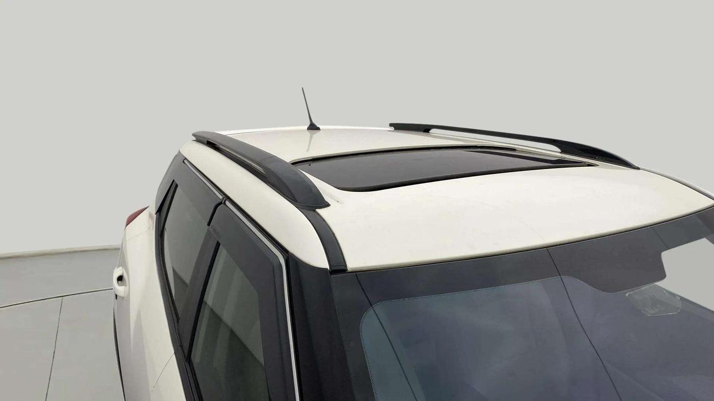 2021 Mahindra XUV300 W6 1.2 PETROL AMT, Petrol, Automatic, 41,770 km, Roof