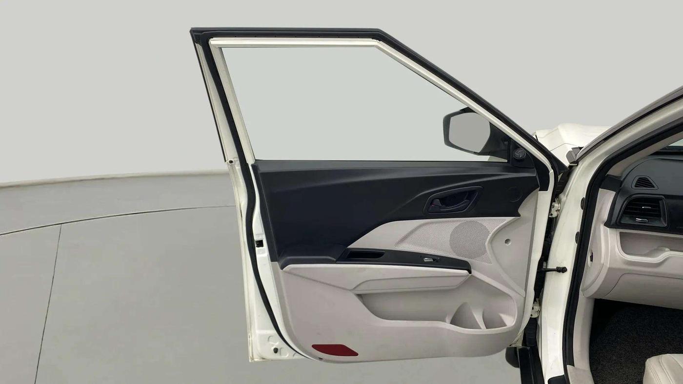 2021 Mahindra XUV300 W6 1.2 PETROL AMT, Petrol, Automatic, 41,770 km, LHS Front Door