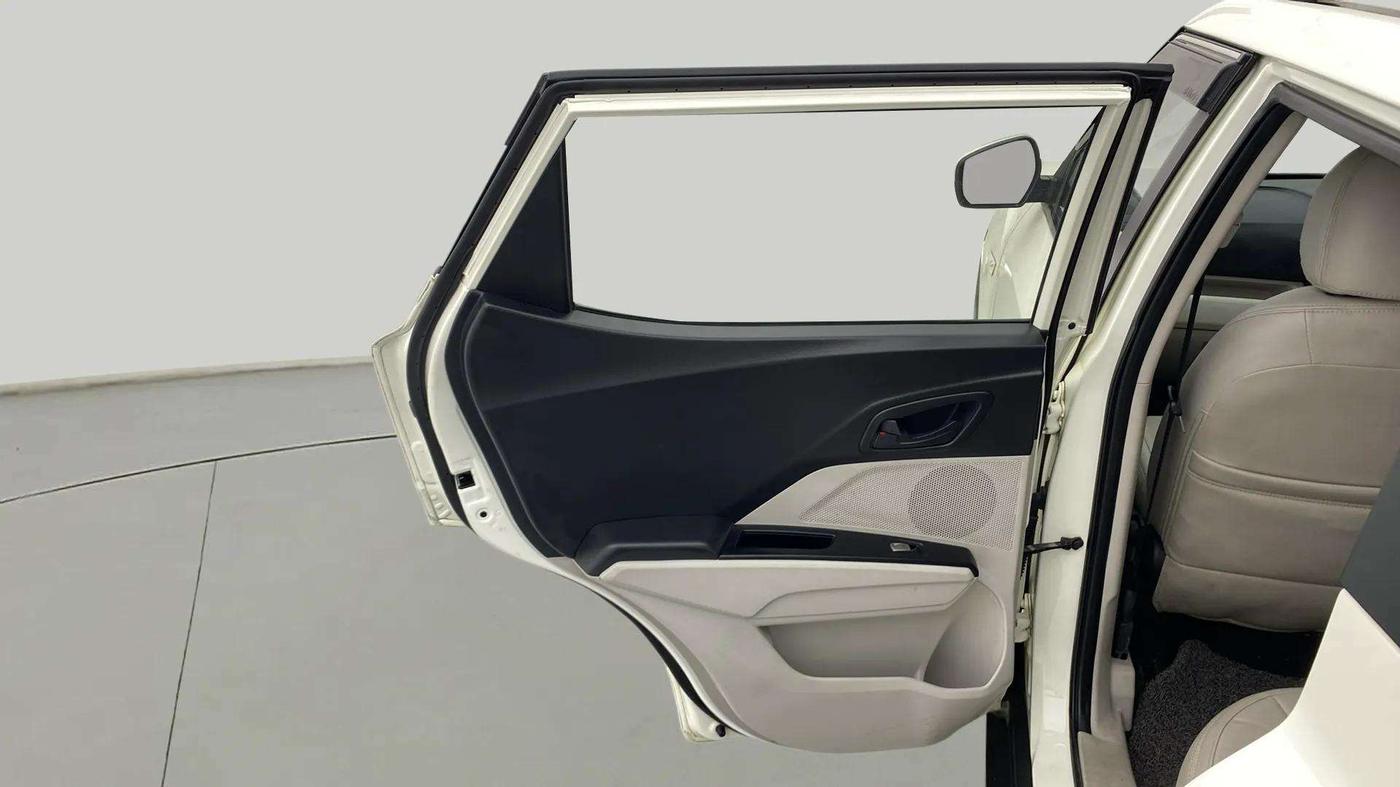 2021 Mahindra XUV300 W6 1.2 PETROL AMT, Petrol, Automatic, 41,770 km, LHS Rear Door