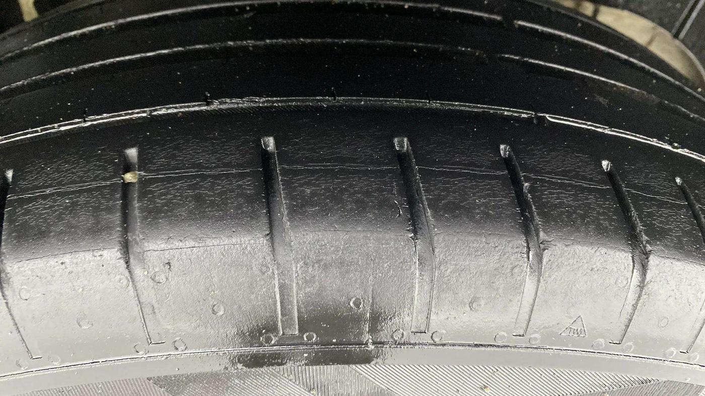 2021 Mahindra XUV300 W6 1.2 PETROL AMT, Petrol, Automatic, 41,770 km, Left Rear Tyre Tread