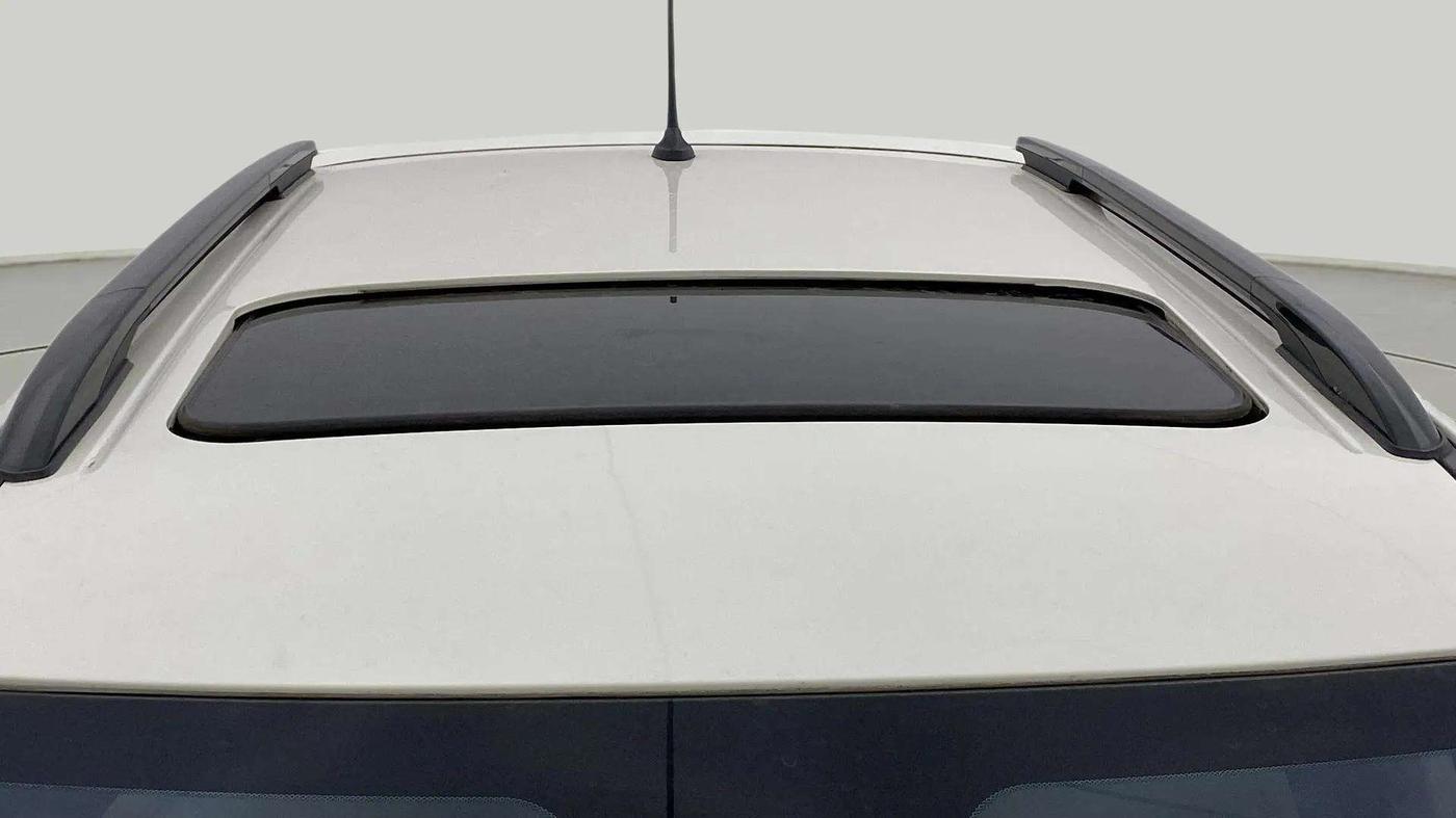 2021 Mahindra XUV300 W6 1.2 PETROL AMT, Petrol, Automatic, 41,770 km, Moonroof/ Sunroof