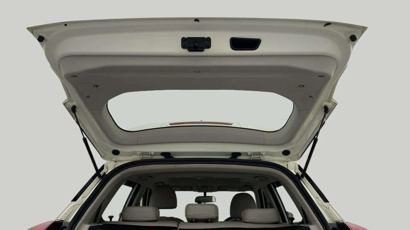 2021 Mahindra XUV300 W6 1.2 PETROL AMT, Petrol, Automatic, 41,770 km, Boot Door Open