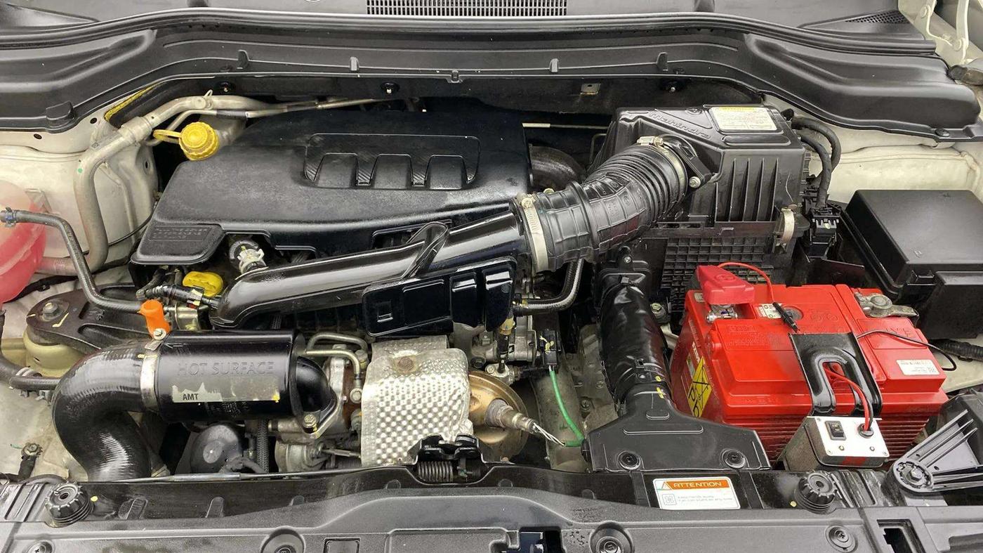 2021 Mahindra XUV300 W6 1.2 PETROL AMT, Petrol, Automatic, 41,770 km, Engine View
