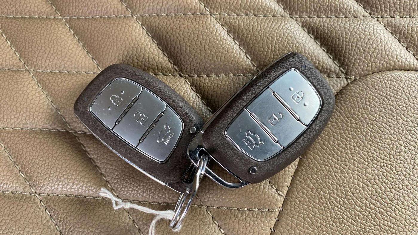 2021 Hyundai AURA SX PLUS 1.2 AMT, Petrol, Automatic, 20,928 km, Key Close Up