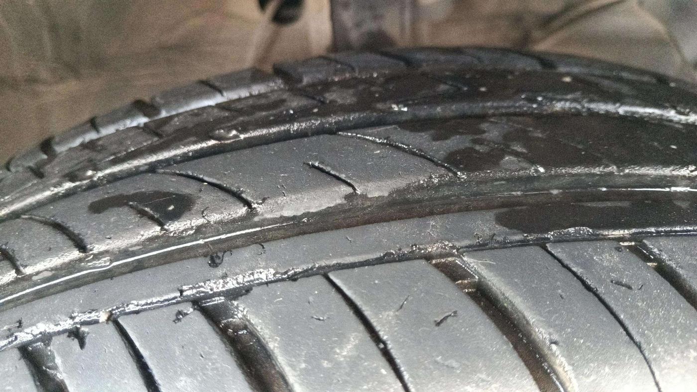 2021 Maruti Swift LXI, CNG, Manual, 38,923 km, Right Front Tyre Tread