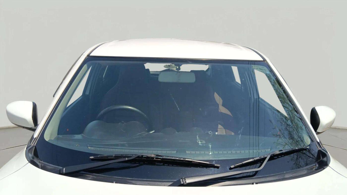 2021 Maruti Swift LXI, CNG, Manual, 38,923 km, Front Windshield