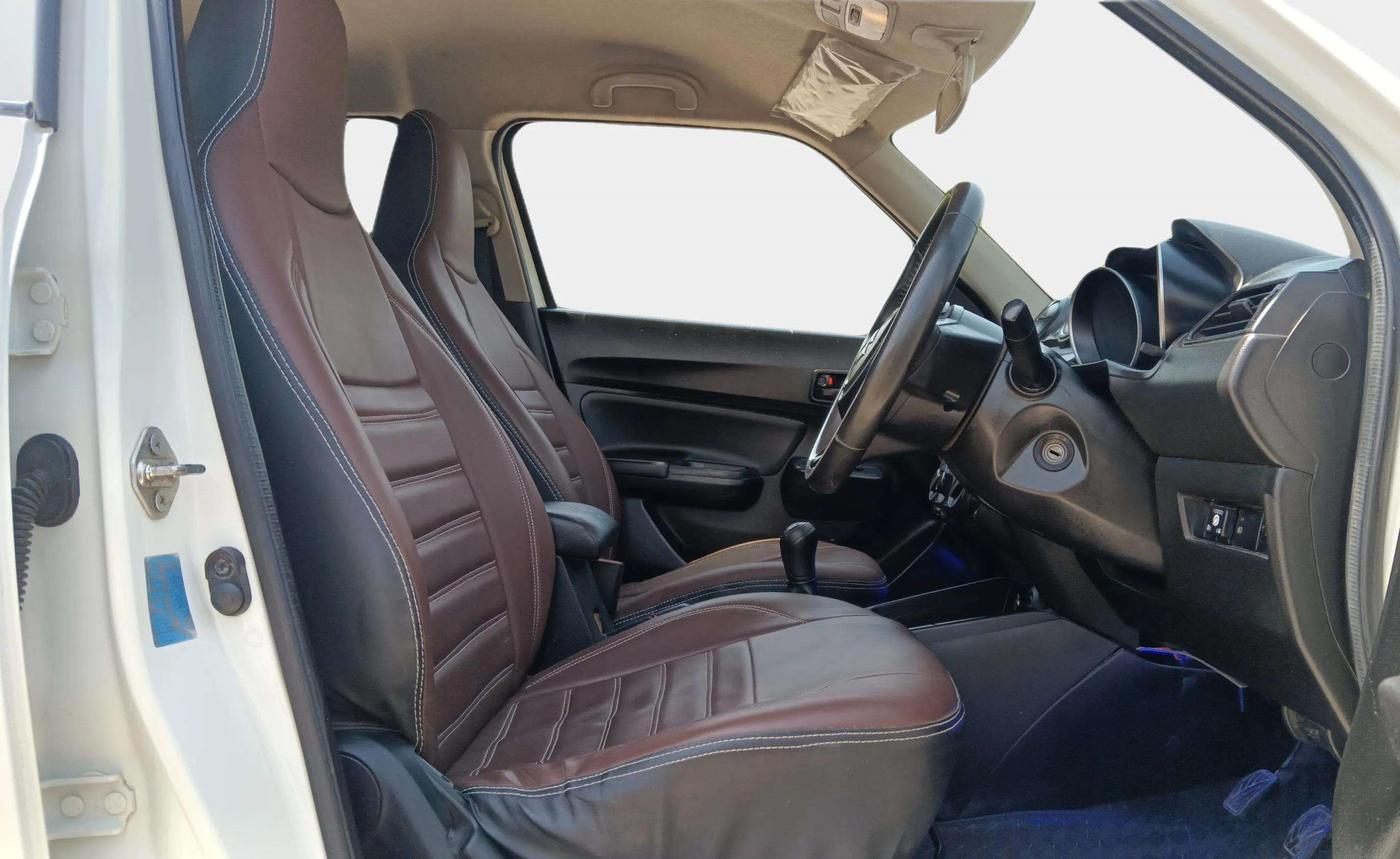 2021 Maruti Swift LXI, CNG, Manual, 38,923 km, Right Side Front Door Cabin