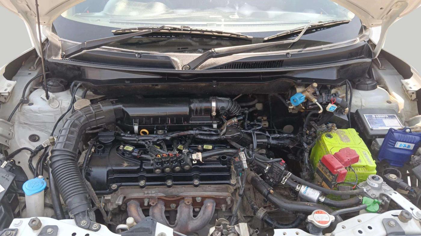 2021 Maruti Swift LXI, CNG, Manual, 38,923 km, Engine View