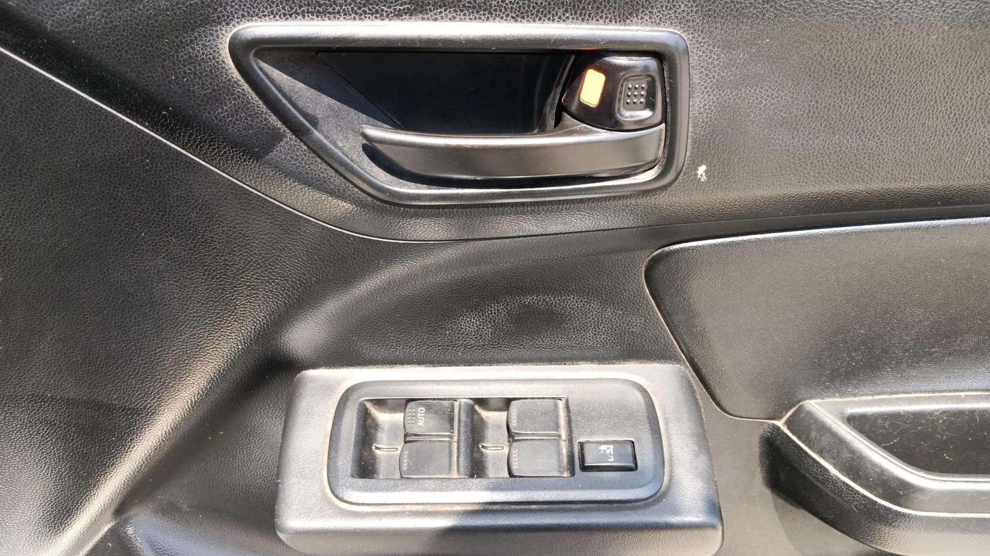 2021 Maruti Swift LXI, CNG, Manual, 38,923 km, Driver Side Door Panels Control