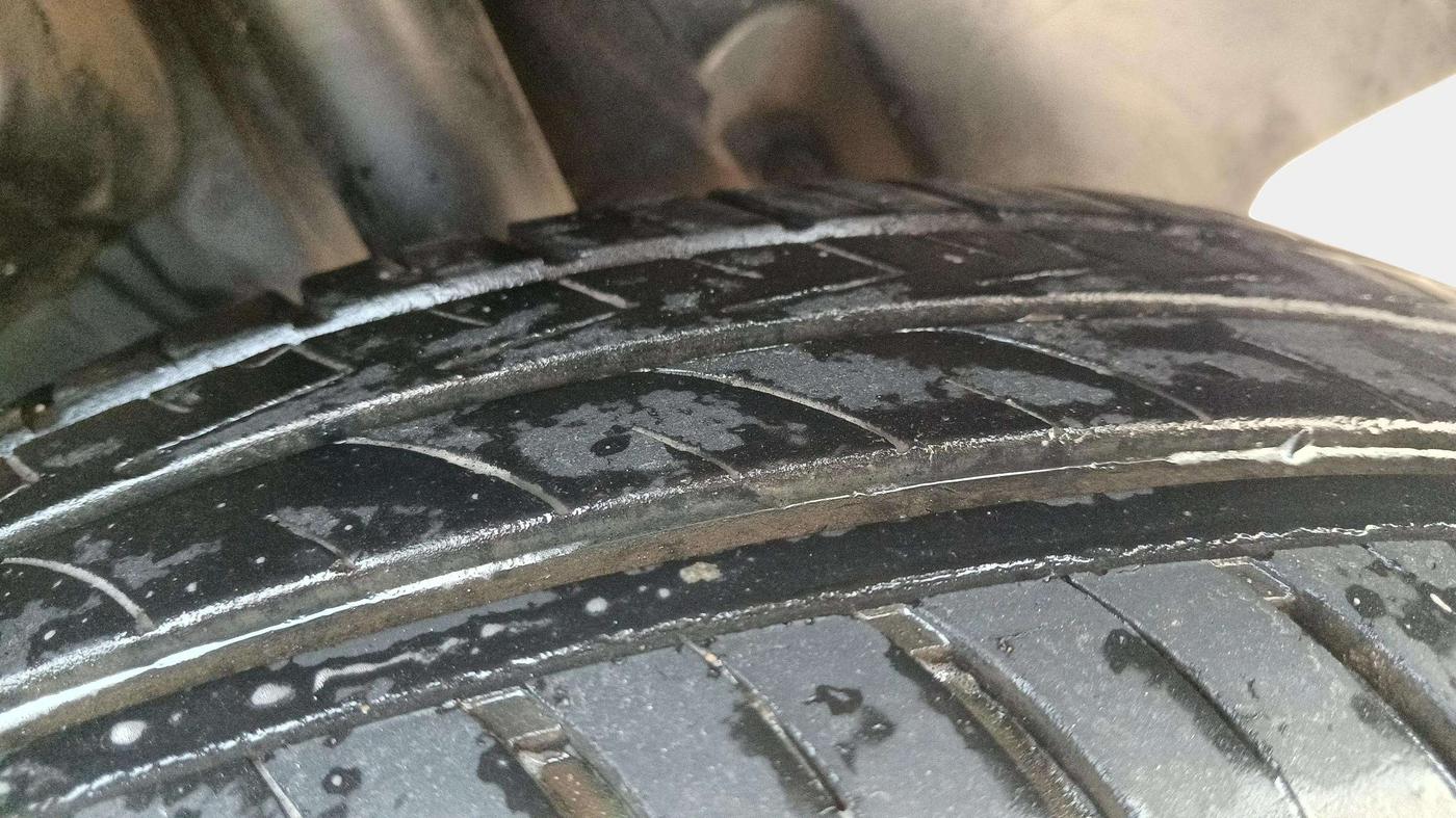 2021 Maruti Swift LXI, CNG, Manual, 38,923 km, Left Rear Tyre Tread
