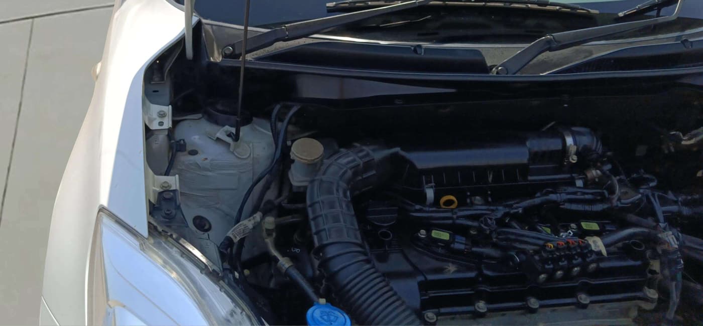 2021 Maruti Swift LXI, CNG, Manual, 38,923 km, Engine View - Right