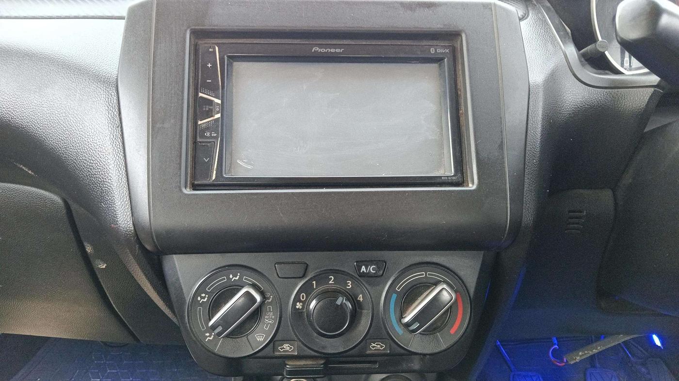 2021 Maruti Swift LXI, CNG, Manual, 38,923 km, Air Conditioner
