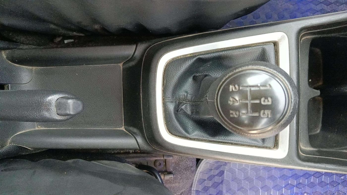 2021 Maruti Swift LXI, CNG, Manual, 38,923 km, Gear Lever