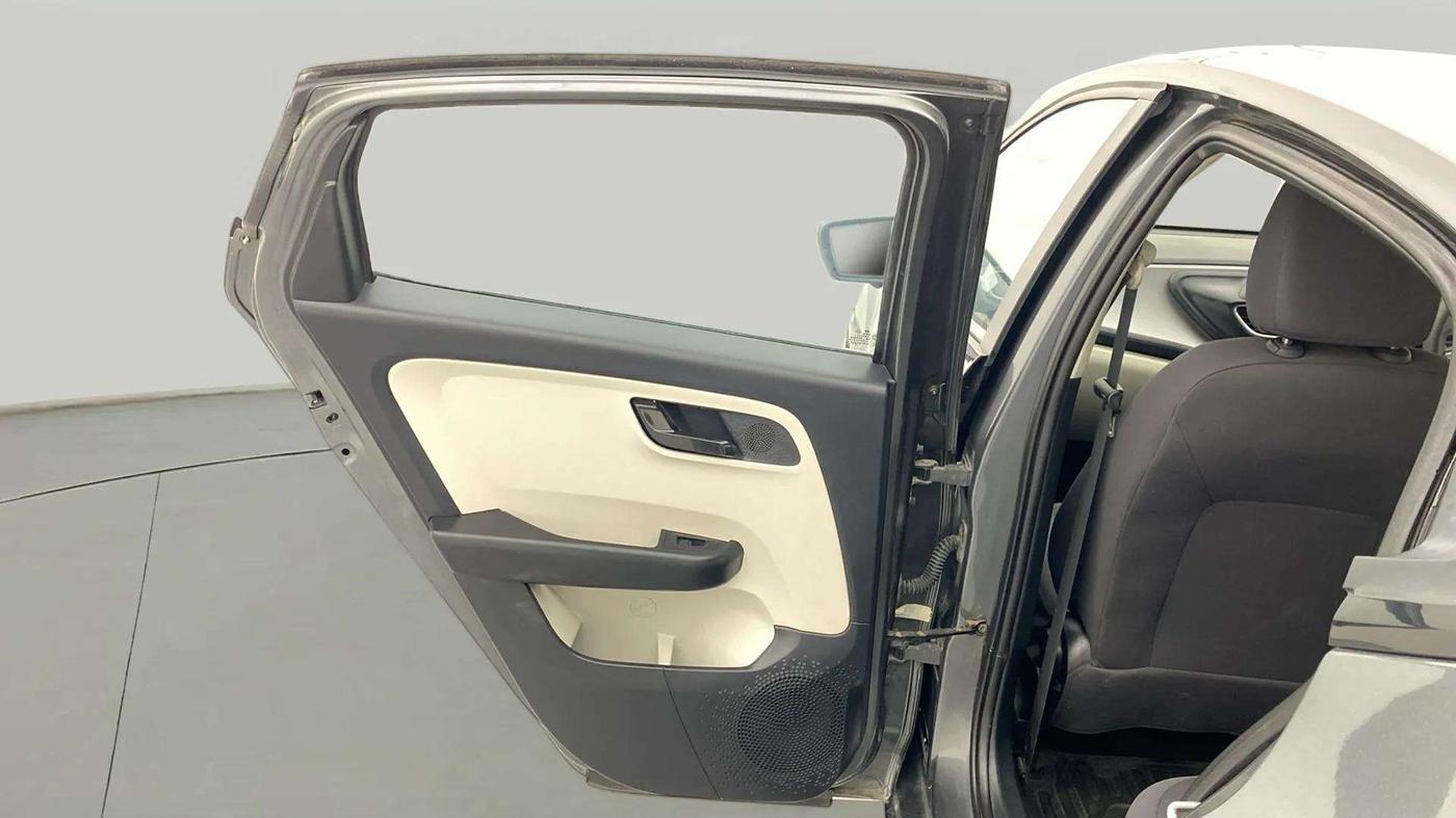 2022 Tata ALTROZ XM PLUS PETROL, Petrol, Manual, 17,874 km, LHS Rear Door