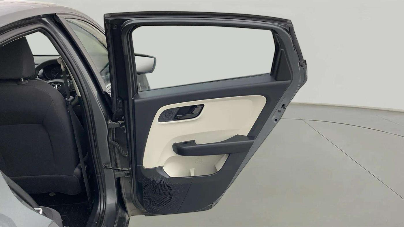 2022 Tata ALTROZ XM PLUS PETROL, Petrol, Manual, 17,874 km, RHS Rear Door