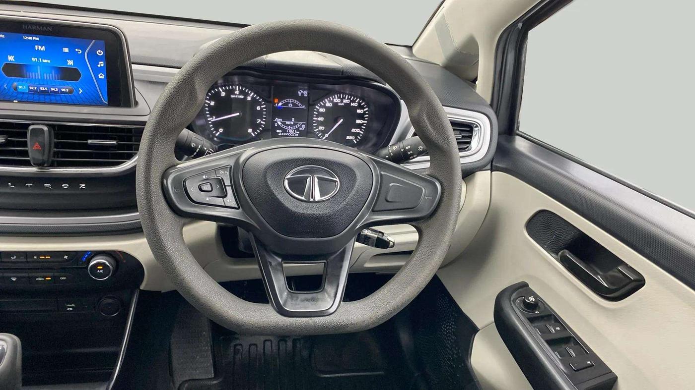 2022 Tata ALTROZ XM PLUS PETROL, Petrol, Manual, 17,874 km, Steering Wheel Close Up