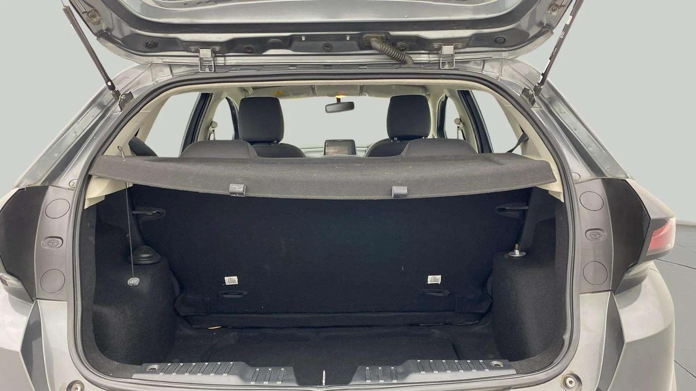2022 Tata ALTROZ XM PLUS PETROL, Petrol, Manual, 17,874 km, Boot Inside