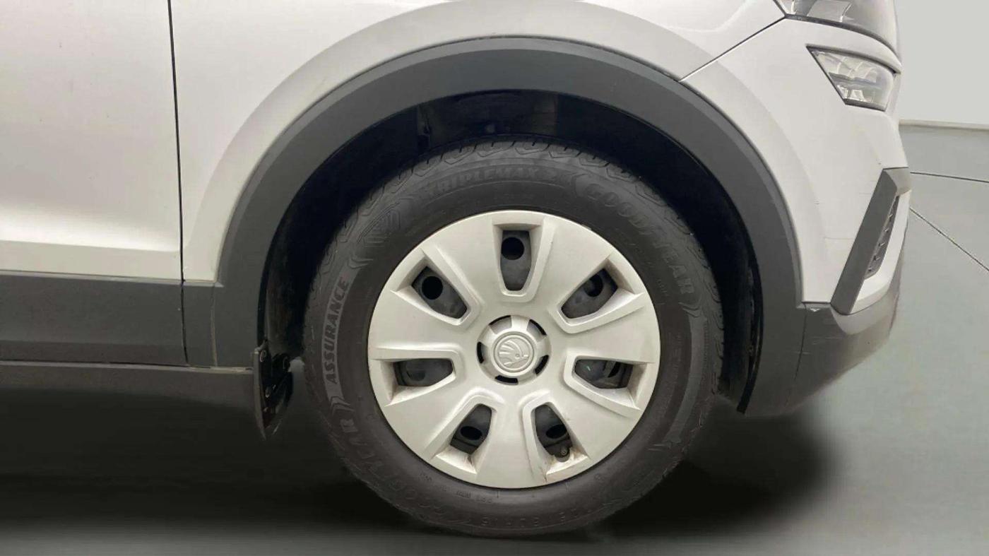 2021 Skoda KUSHAQ ACTIVE 1.0L TSI MT, Petrol, Manual, 47,658 km, Right Front Wheel