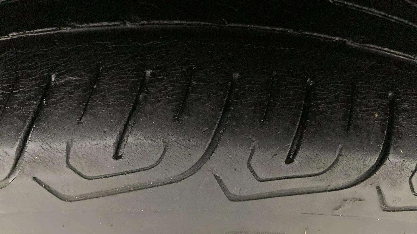 2021 Skoda KUSHAQ ACTIVE 1.0L TSI MT, Petrol, Manual, 47,658 km, Left Front Tyre Tread