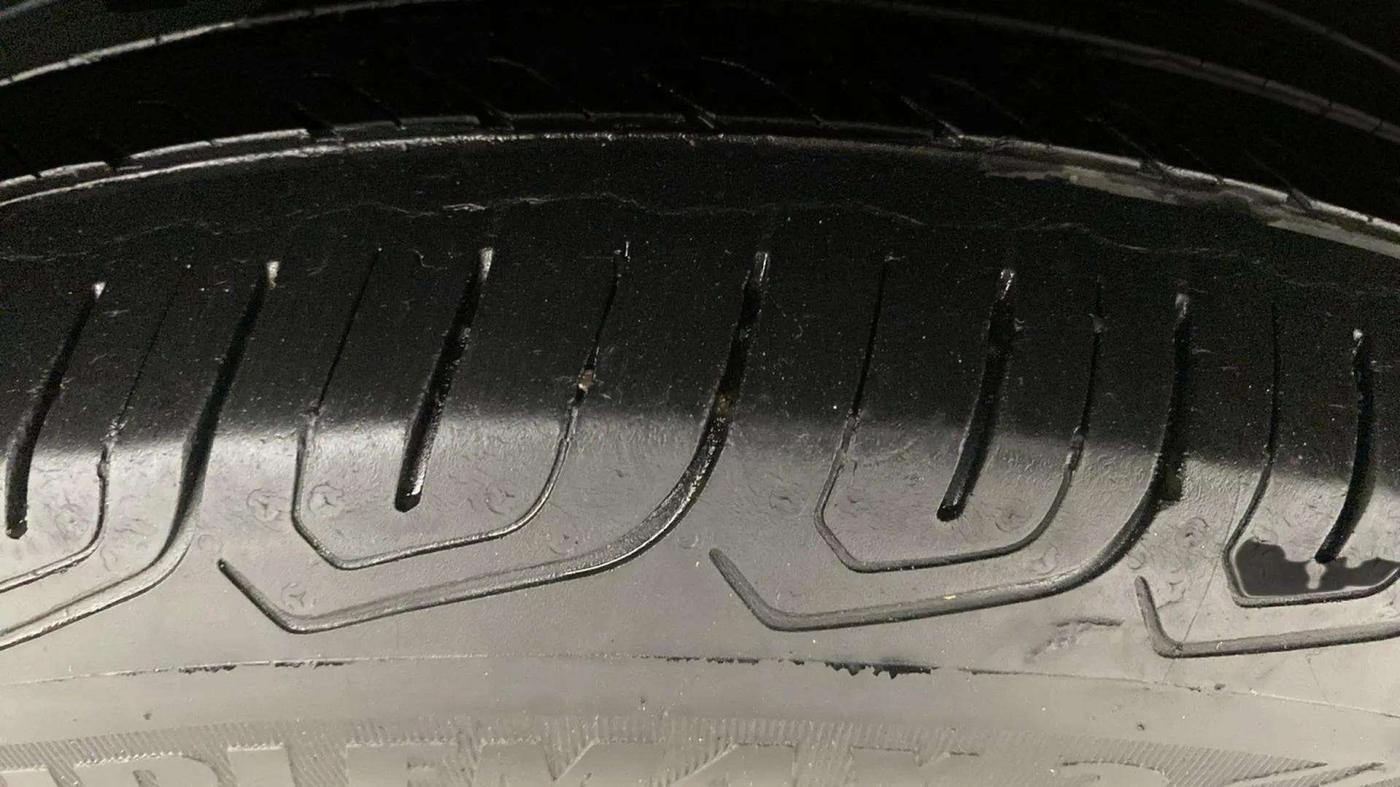 2021 Skoda KUSHAQ ACTIVE 1.0L TSI MT, Petrol, Manual, 47,658 km, Left Rear Tyre Tread