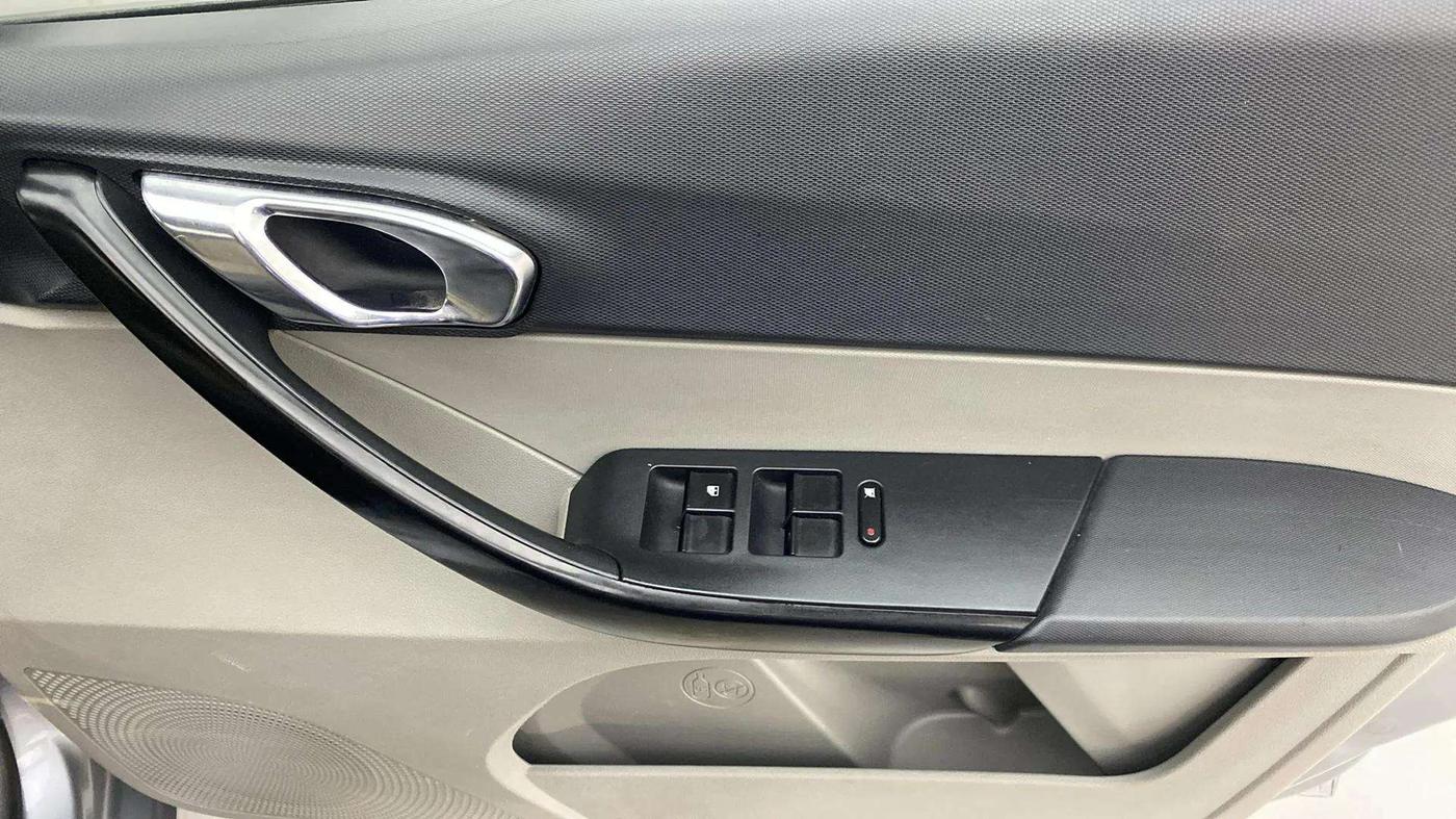2018 Tata Tiago XZA PETROL, Petrol, Automatic, 11,877 km, Driver Side Door Panels Control