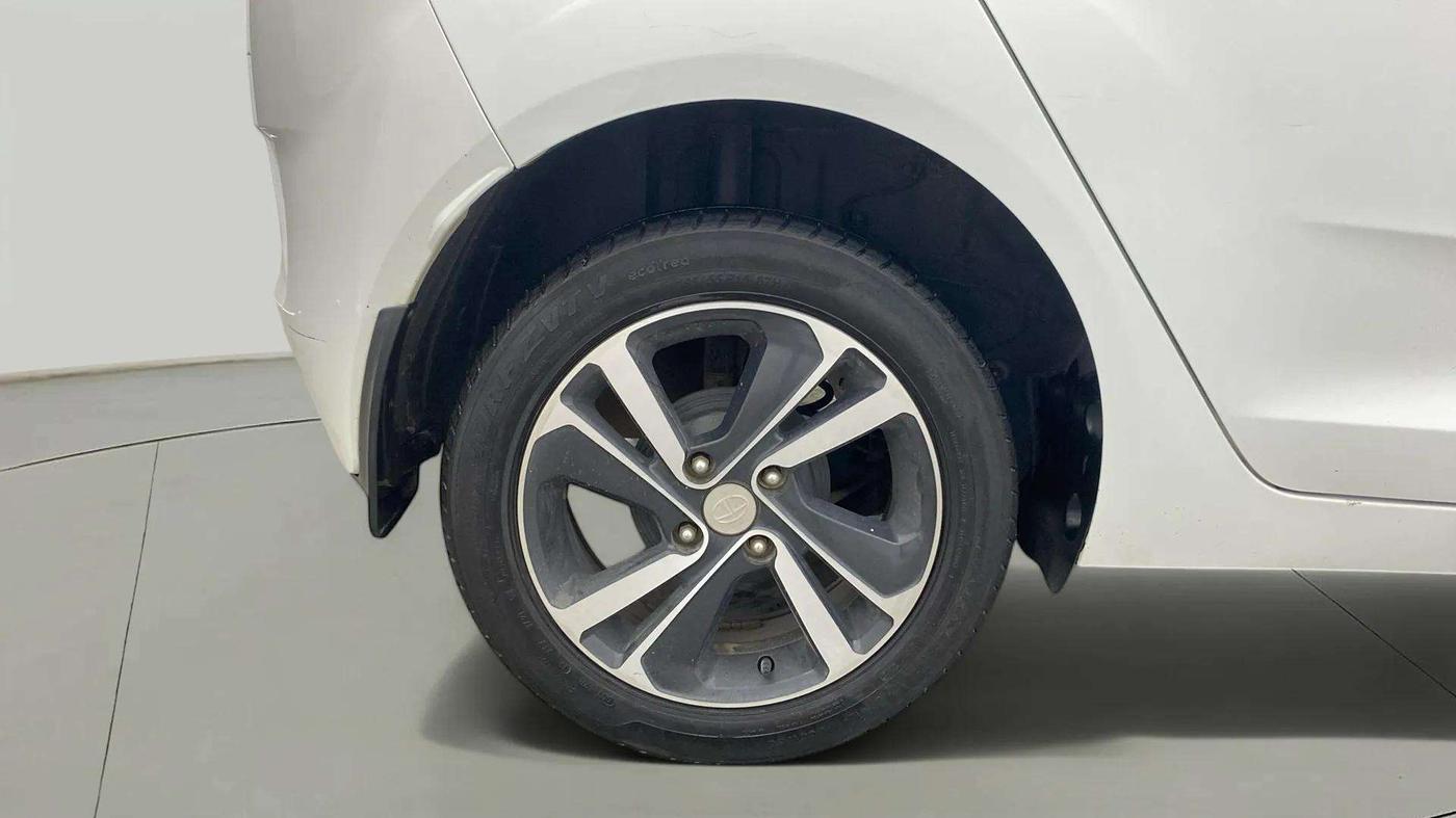 2021 Tata ALTROZ XZ PETROL, Petrol, Manual, 71,178 km, Right Rear Wheel