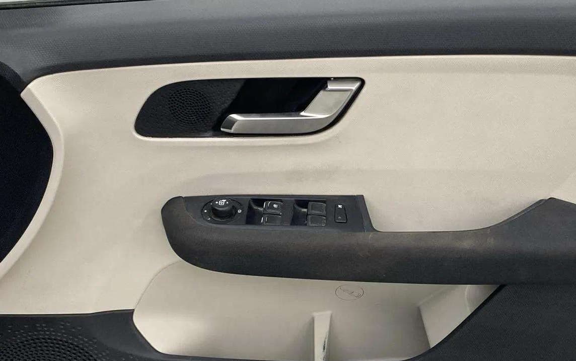 2021 Tata ALTROZ XZ PETROL, Petrol, Manual, 71,178 km, Driver Side Door Panels Control