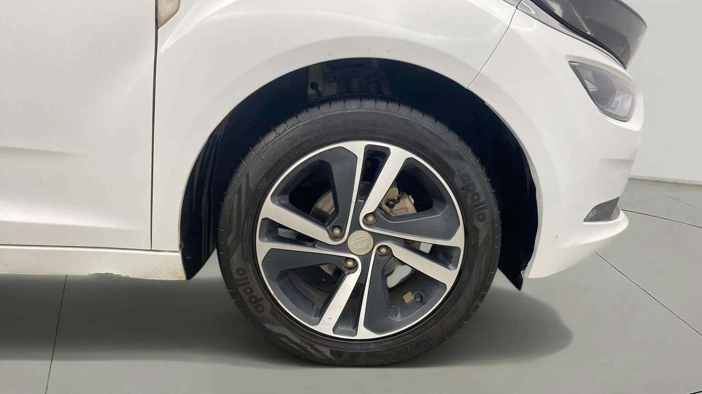 2021 Tata ALTROZ XZ PETROL, Petrol, Manual, 71,178 km, Right Front Wheel