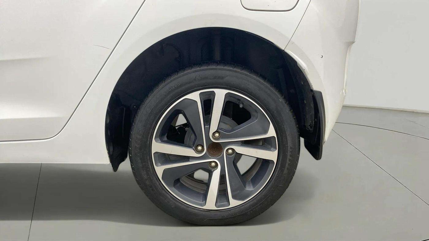 2021 Tata ALTROZ XZ PETROL, Petrol, Manual, 71,178 km, Left Rear Wheel
