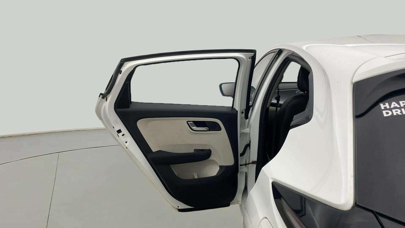 2021 Tata ALTROZ XZ PETROL, Petrol, Manual, 71,178 km, LHS Rear Door