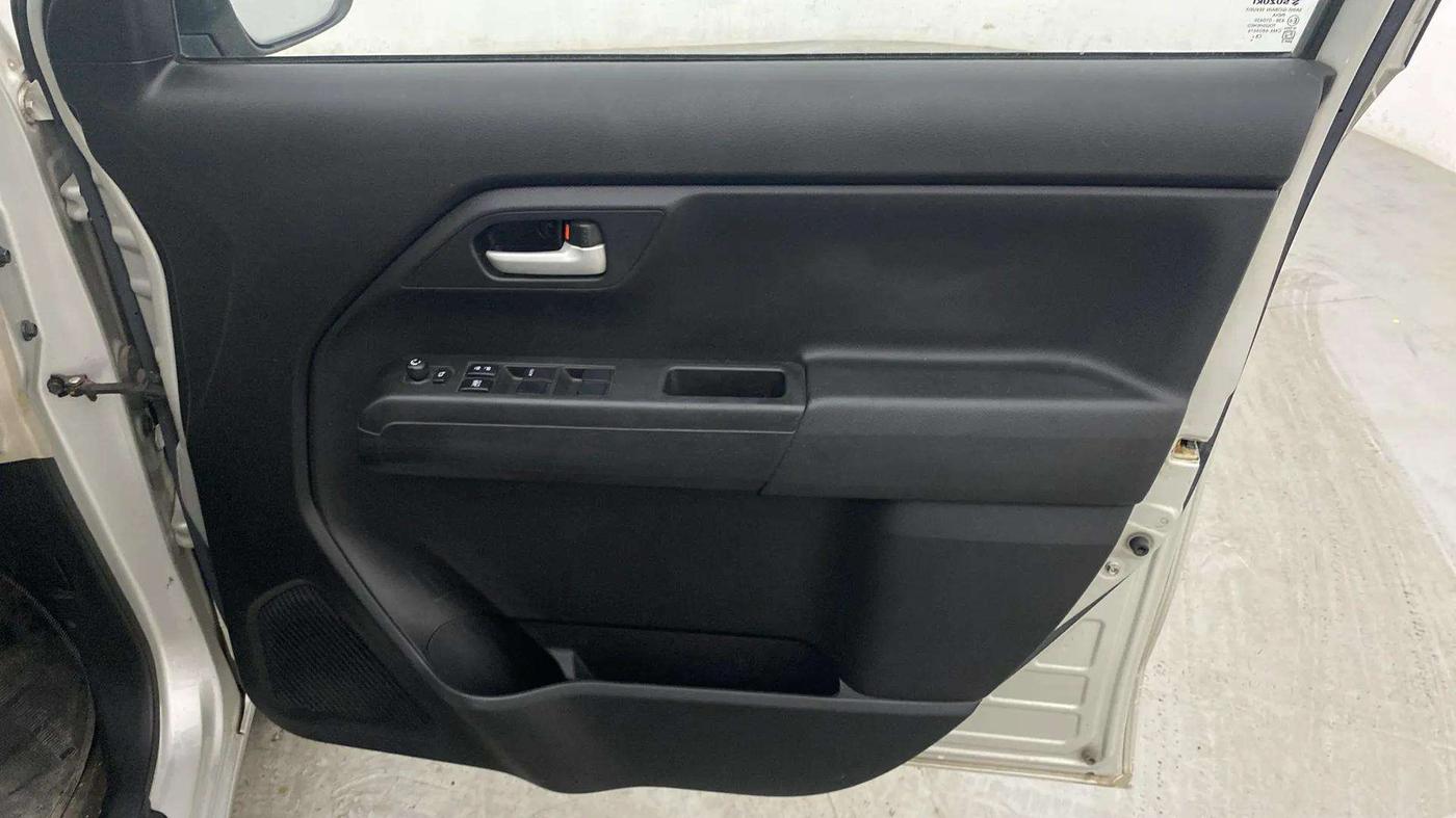2022 Maruti New Wagon-R ZXI 1.2 AMT, Petrol, Automatic, 32,880 km, Driver Side Door Panels Control
