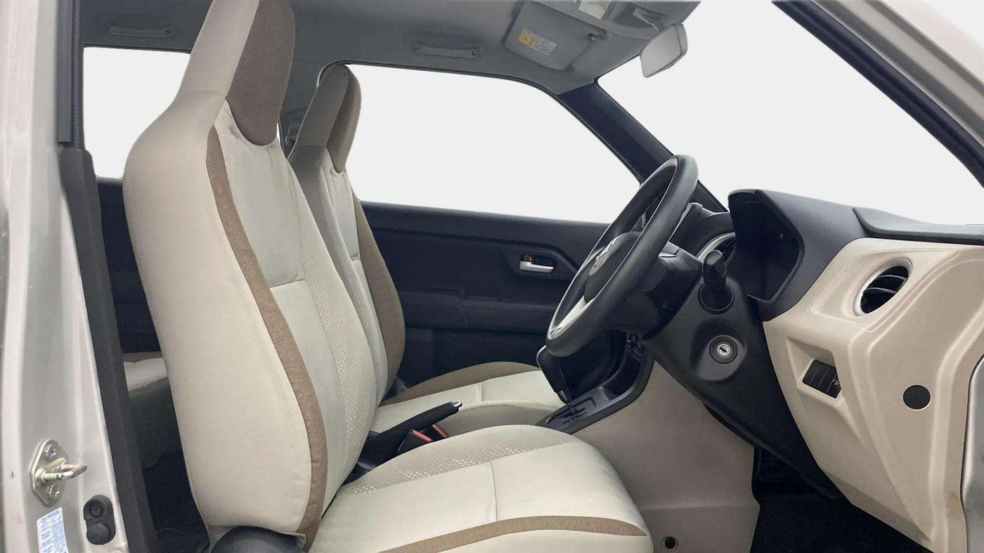 2022 Maruti New Wagon-R ZXI 1.2 AMT, Petrol, Automatic, 32,880 km, Right Side Front Door Cabin