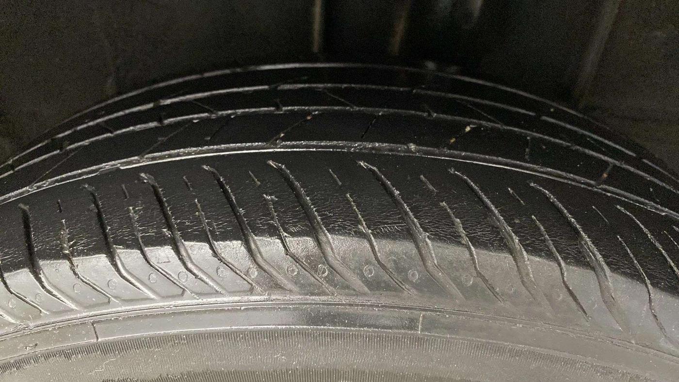 2022 Nissan MAGNITE XL, Petrol, Manual, 39,622 km, Left Rear Tyre Tread