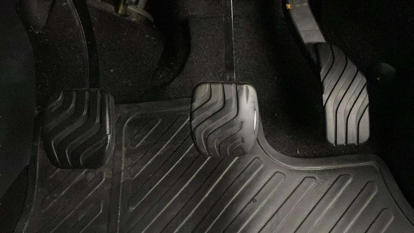 2022 Nissan MAGNITE XL, Petrol, Manual, 39,622 km, Pedals
