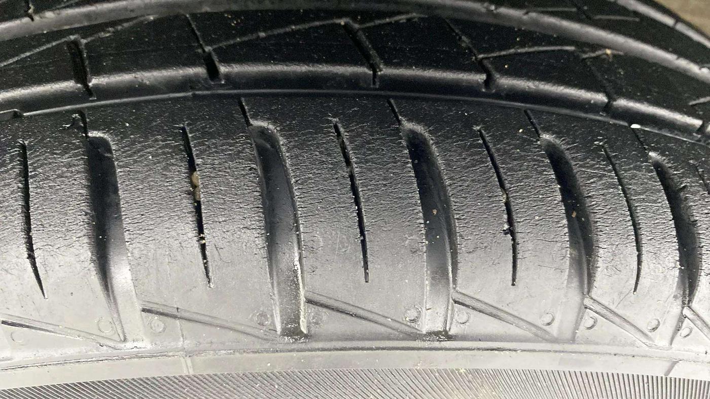 2022 Renault Kwid RXT 1.0 AMT, Petrol, Automatic, 8,022 km, Left Front Tyre Tread