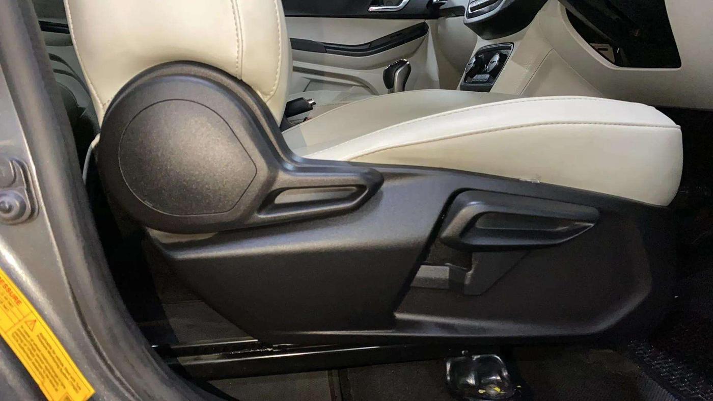 2024 Tata TIGOR XZ PLUS PETROL, Petrol, Manual, 10,499 km, Driver Side Adjustment Panel