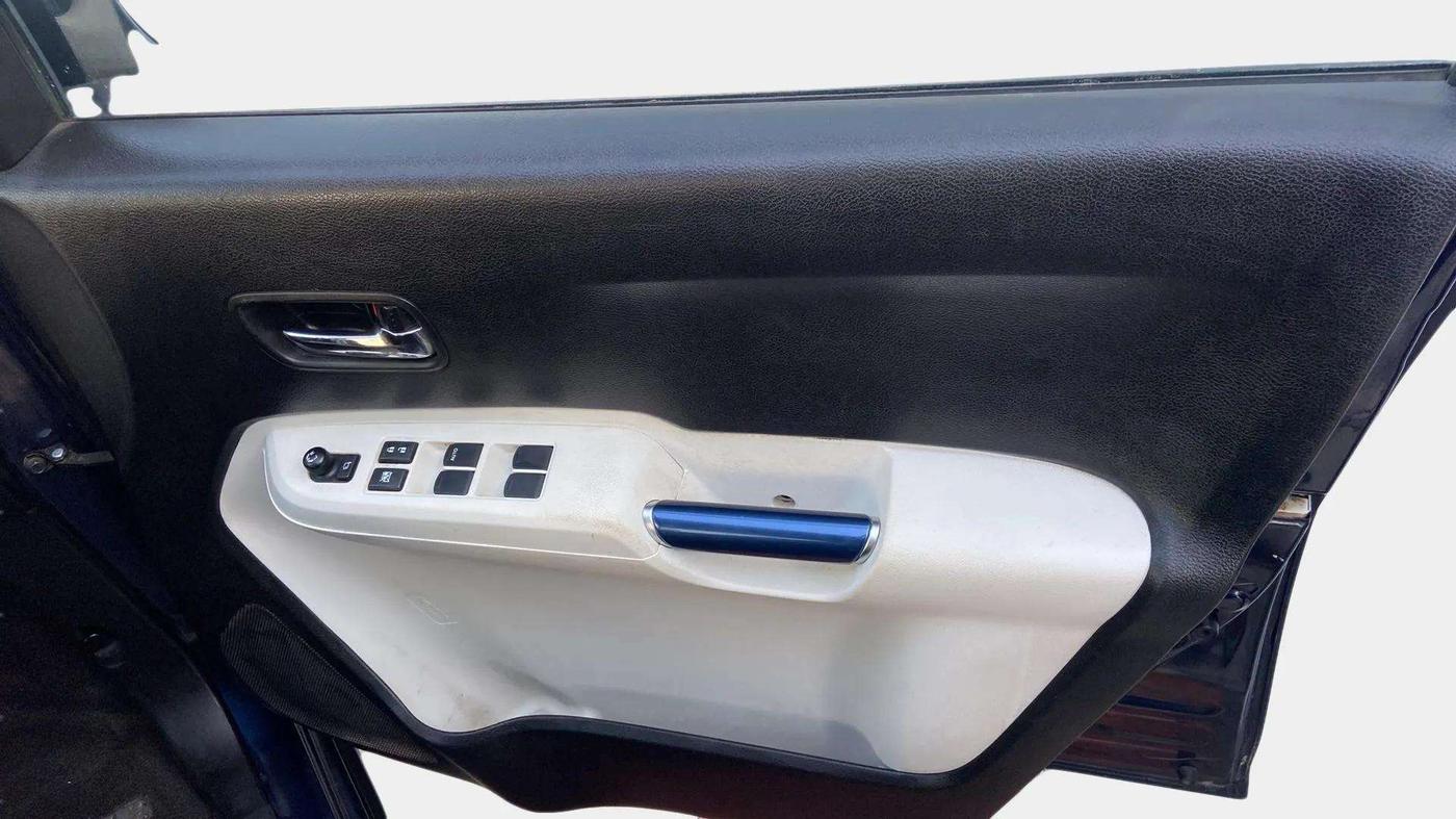 2022 Maruti IGNIS ZETA 1.2 AMT, Petrol, Automatic, 35,002 km, Driver Side Door Panels Control