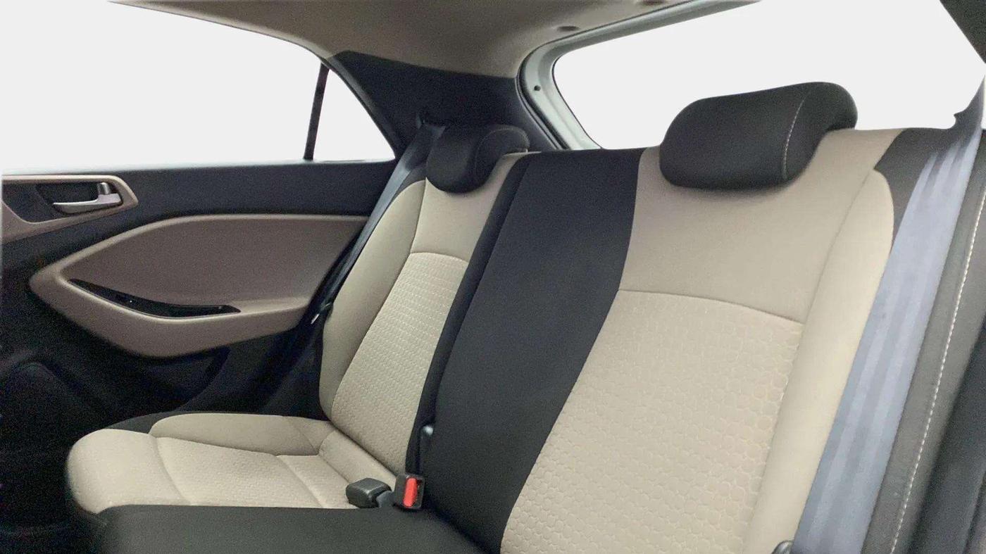2015 Hyundai Elite i20 ASTA 1.2 (O), Petrol, Manual, 89,276 km, Right Side Rear Door Cabin