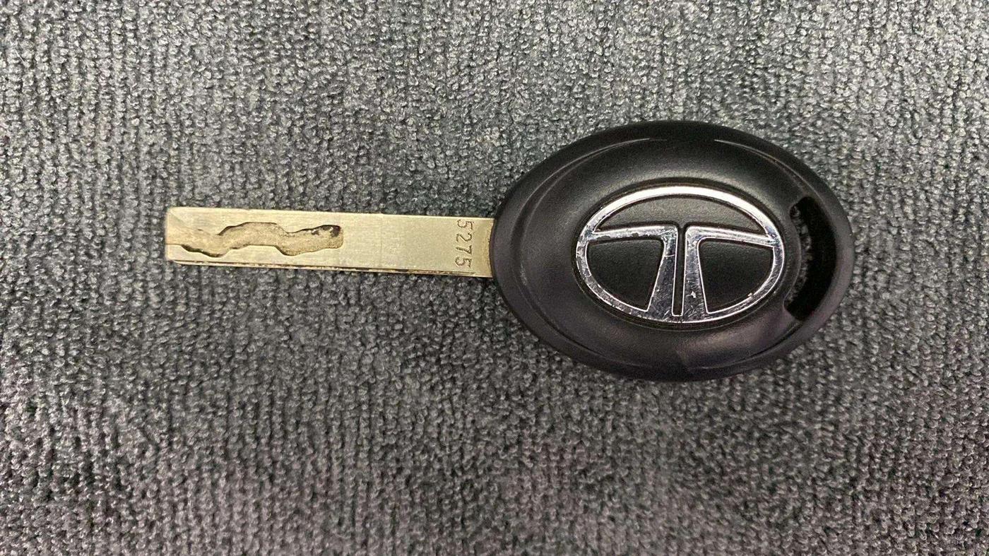 2023 Tata PUNCH PURE MT, Petrol, Manual, 5,529 km, Key Close Up