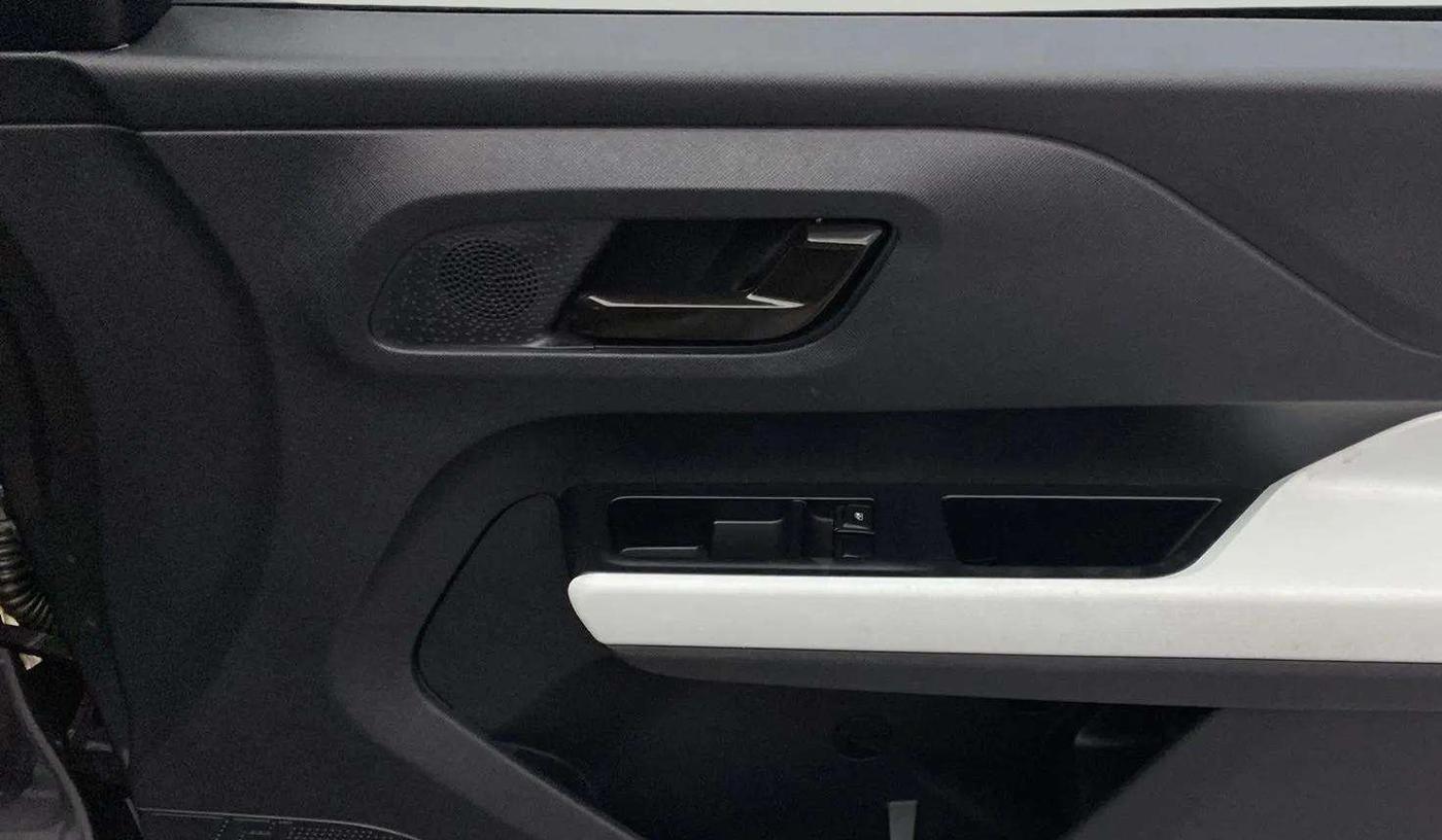 2023 Tata PUNCH PURE MT, Petrol, Manual, 5,529 km, Driver Side Door Panels Control