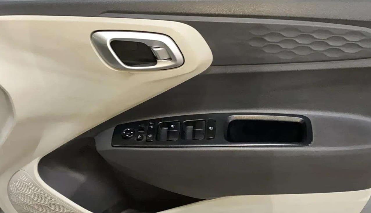 2023 Hyundai AURA SX 1.2 (O), Petrol, Manual, 46,003 km, Driver Side Door Panels Control