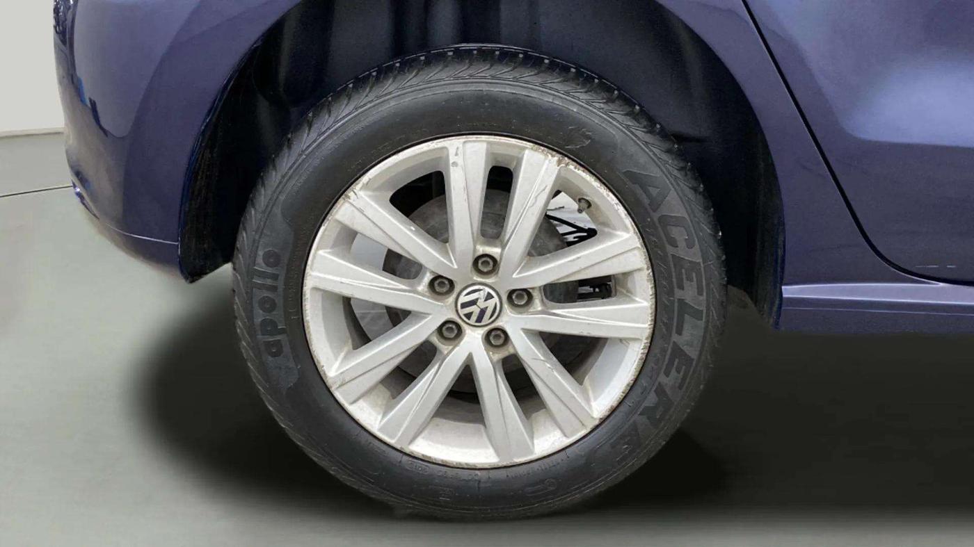 2013 Volkswagen Polo HIGHLINE1.2L, Petrol, Manual, 23,813 km, Right Rear Wheel