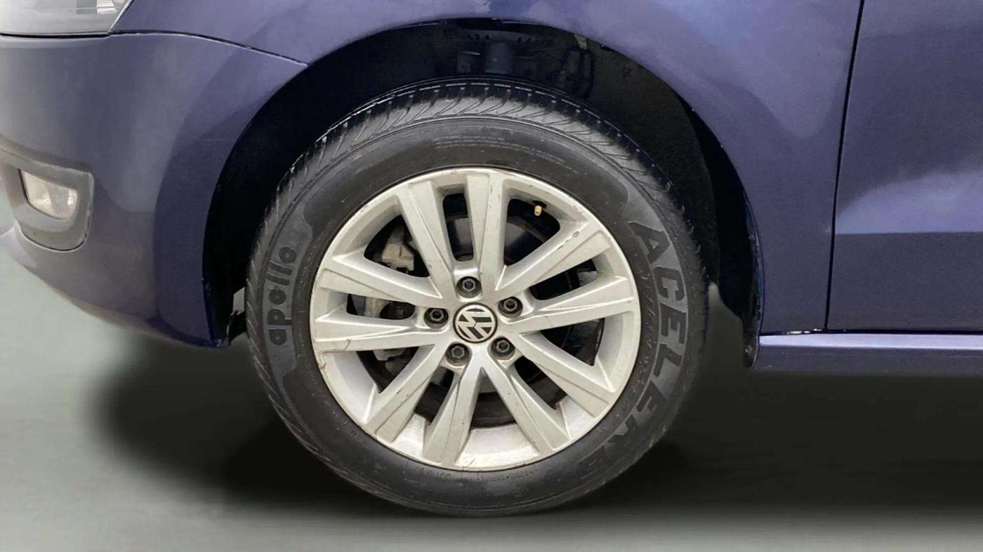 2013 Volkswagen Polo HIGHLINE1.2L, Petrol, Manual, 23,813 km, Left Front Wheel