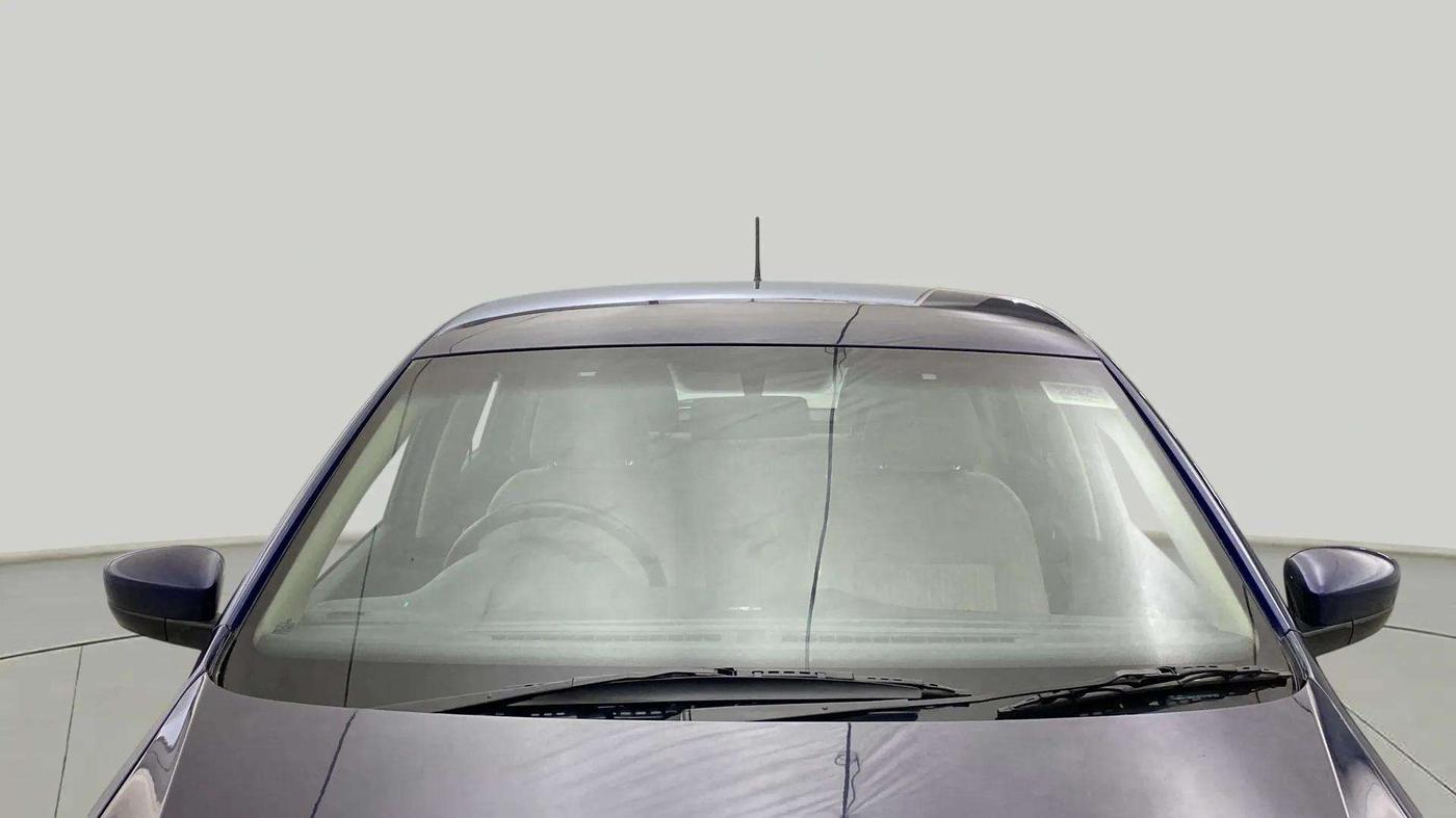 2013 Volkswagen Polo HIGHLINE1.2L, Petrol, Manual, 23,813 km, Front Windshield