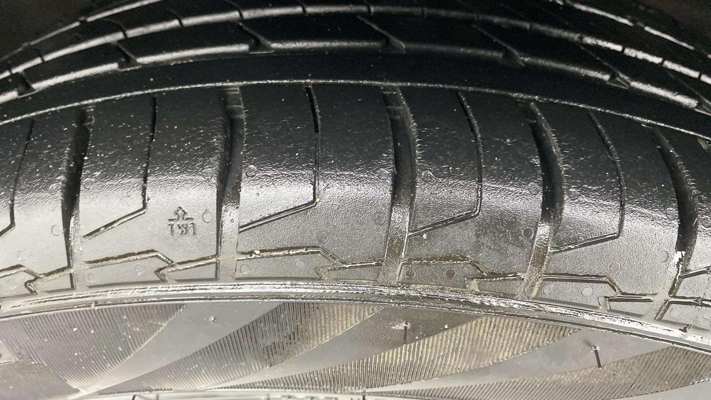 2023 KIA SELTOS HTX PETROL 1.5, Petrol, Manual, 8,961 km, Left Front Tyre Tread