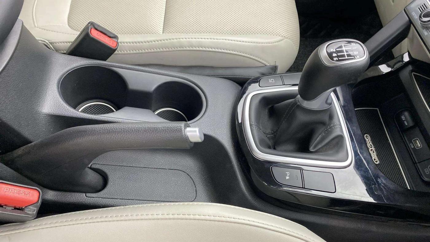 2023 KIA SELTOS HTX PETROL 1.5, Petrol, Manual, 8,961 km, Gear Lever