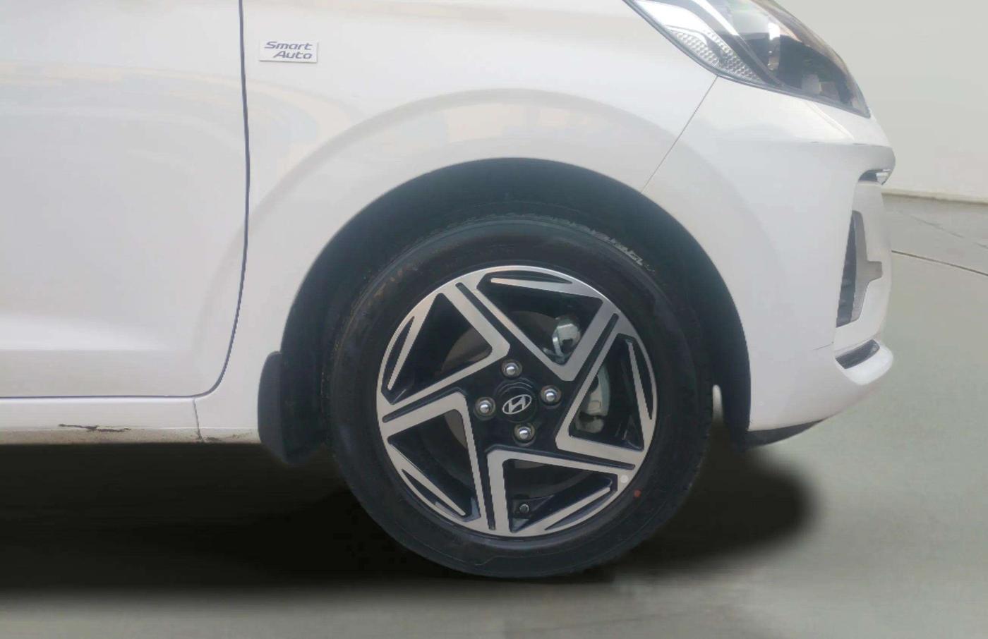 2024 Hyundai GRAND I10 NIOS ASTA AMT 1.2 KAPPA VTVT, Petrol, Automatic, 7,525 km, Right Front Wheel