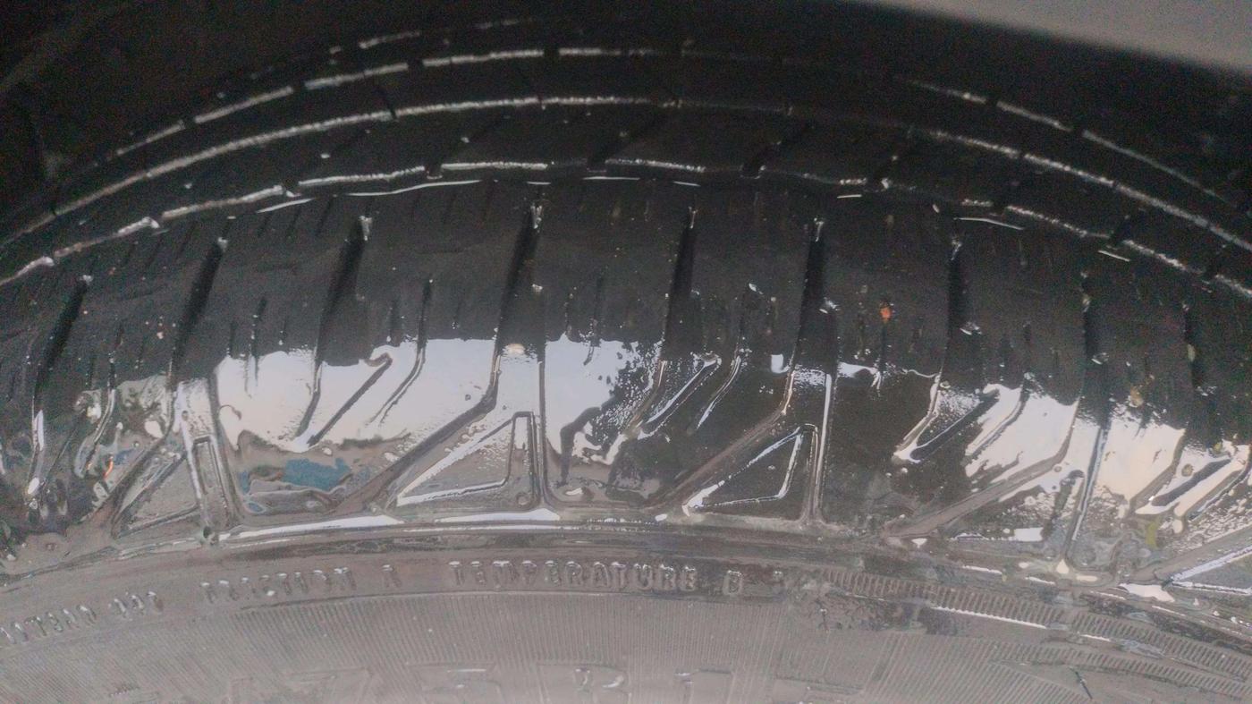2022 Mahindra BOLERO NEO N 8, Diesel, Manual, 25,779 km, Right Front Tyre Tread